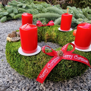 Vianočný Adventný machový venček červený