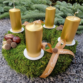 Vianočný Adventný machový venček zlatý